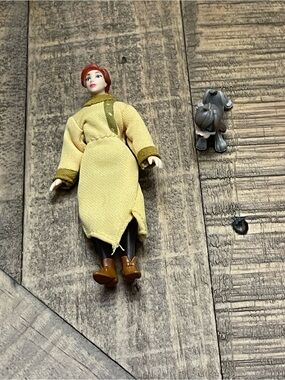 Vintage 1997 Burger King Anastasia Toy - Anya in Peasant Coat & Pooka Dog